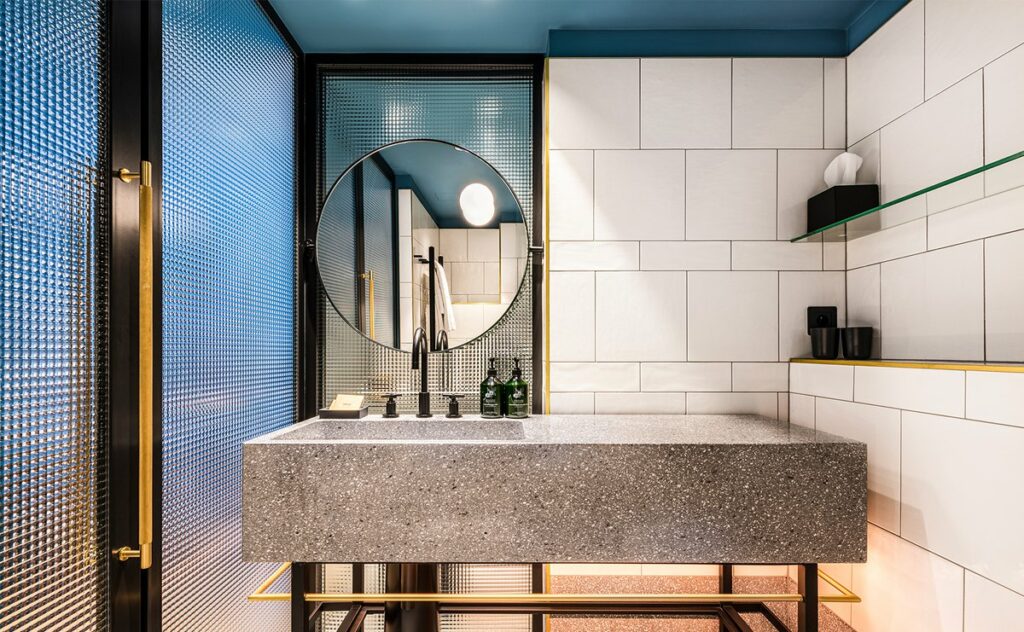 🇨🇿 Prague, Maximilian Hotel, bathroom radiators Classic made on measure